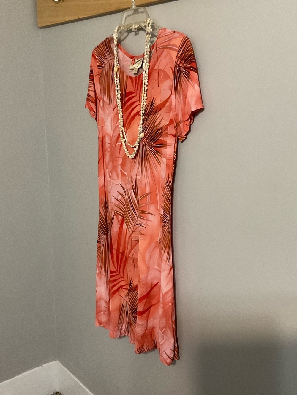 The Hawaiian Original Floral Mini Dress with 2 Shell Necklaces Medium - Picture 2 of 7